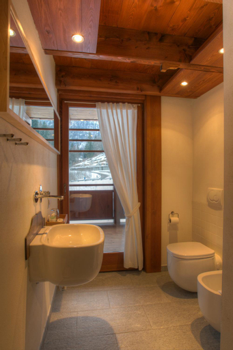 Bathroom 13