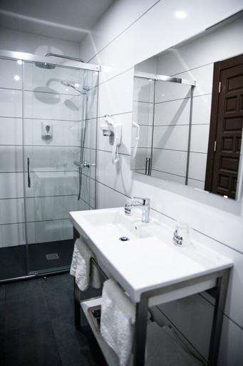 Bathroom 4, Evenia Alcala Boutique, Madrid