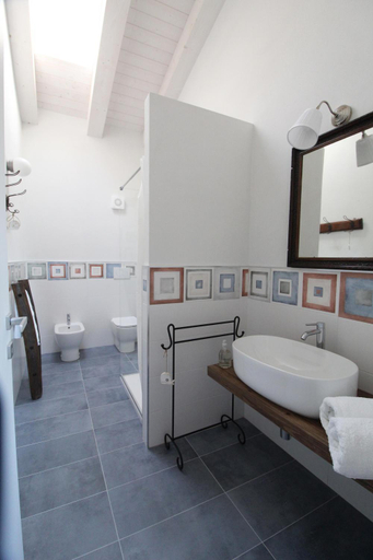Bathroom, Il Fienile di Sordevolo B&B, Biella