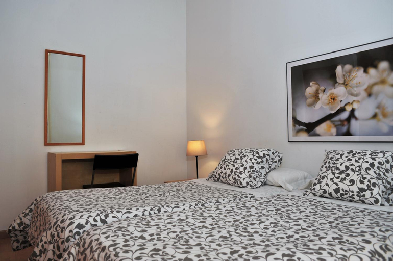 4, Hostal Bejar, Barcelona
