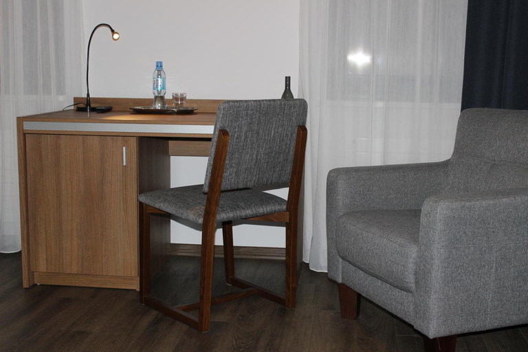 Others 5, Glas-Hotel 3*, Żary