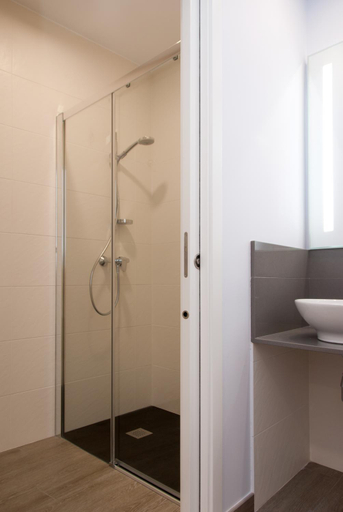 Bathroom 5, Albergue Linares, A Coruña