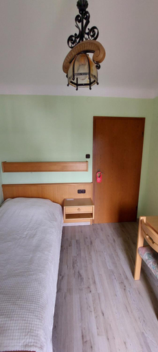 Bedroom 3, Black Bear Bikers Pub-Hotel, Birkenfeld