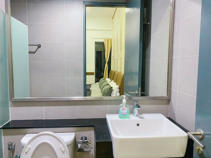Bathroom 12