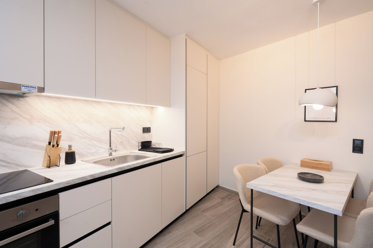 Others 5, Cozy & Chic Stay Near Metro Station, Attica