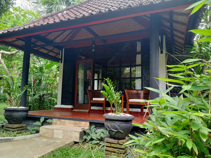 Exterior 3