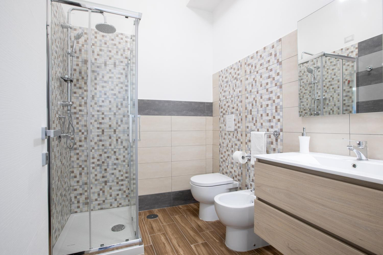 Bathroom 2, Il Veliero, Napoli