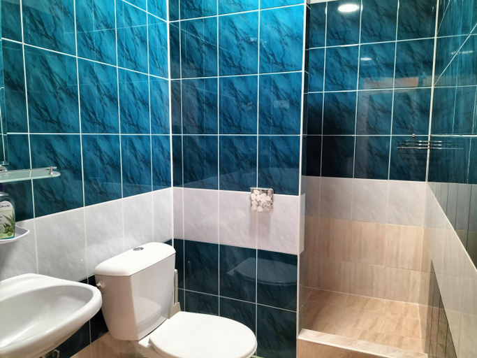 Bathroom 13