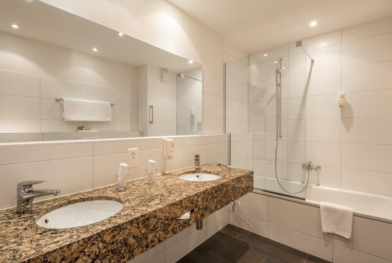 Bathroom 13