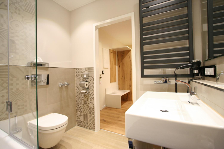 Bathroom 7