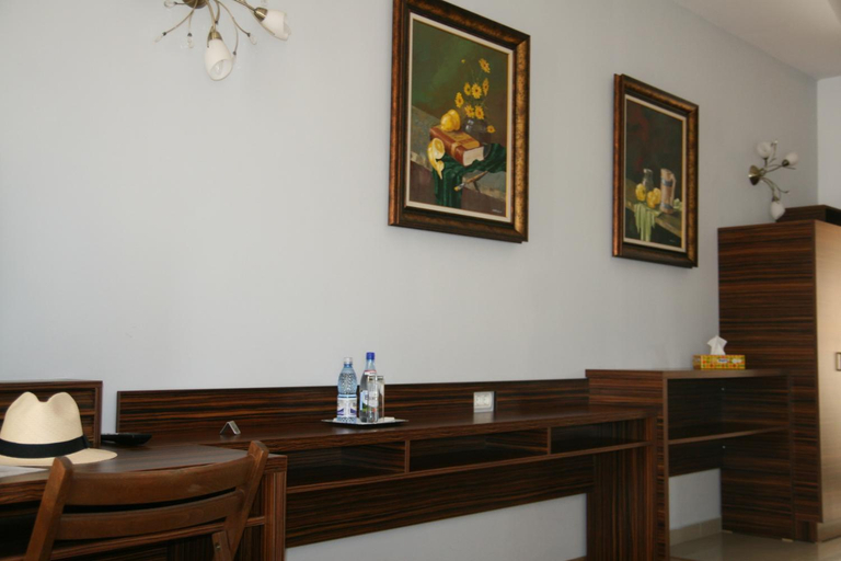 Others 4, Hotel Kilometrul Zero, Dragasani