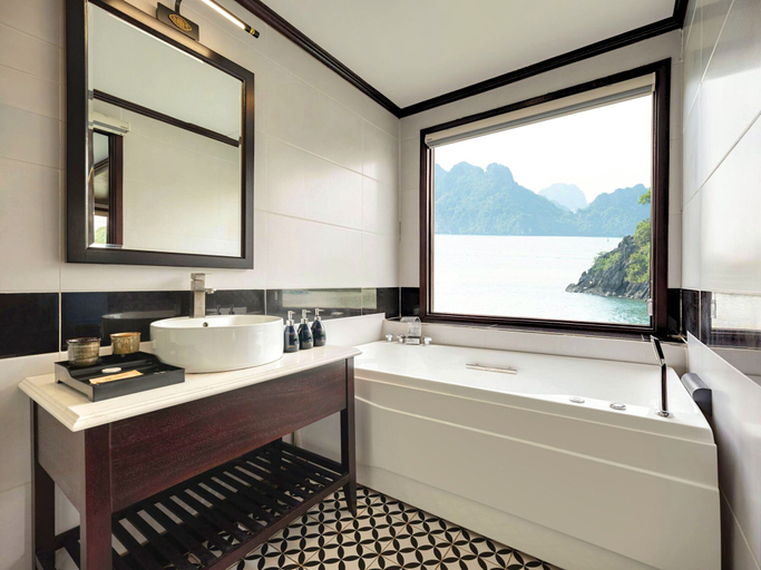 Bathroom 5, Le Journey Elegance Cruise, Hạ Long