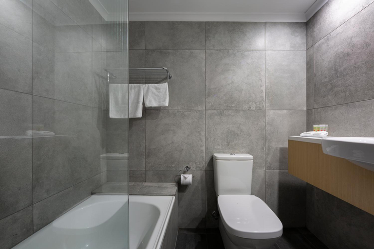 Bathroom 9