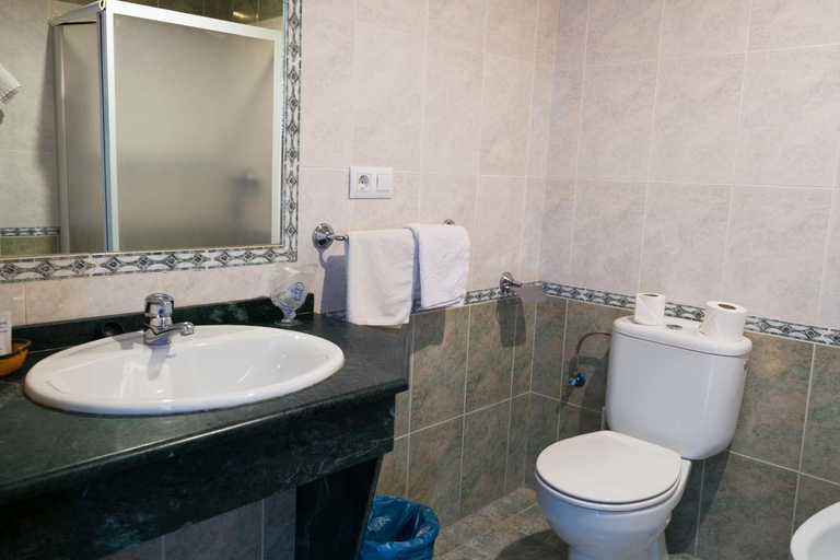 Bathroom, Hotel Alfar, Córdoba