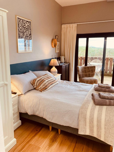 Bedroom 2, The Old Smithy Inn, Devon