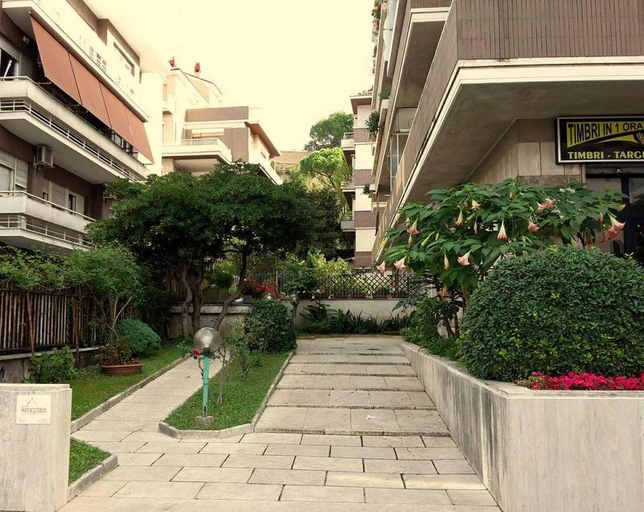 Exterior view 4, Attico 203, Roma