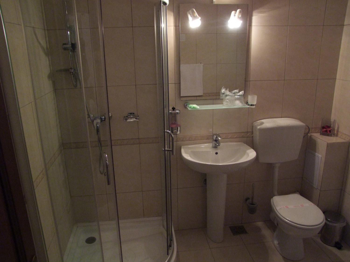 Bathroom, Vila Ursul, Malaia