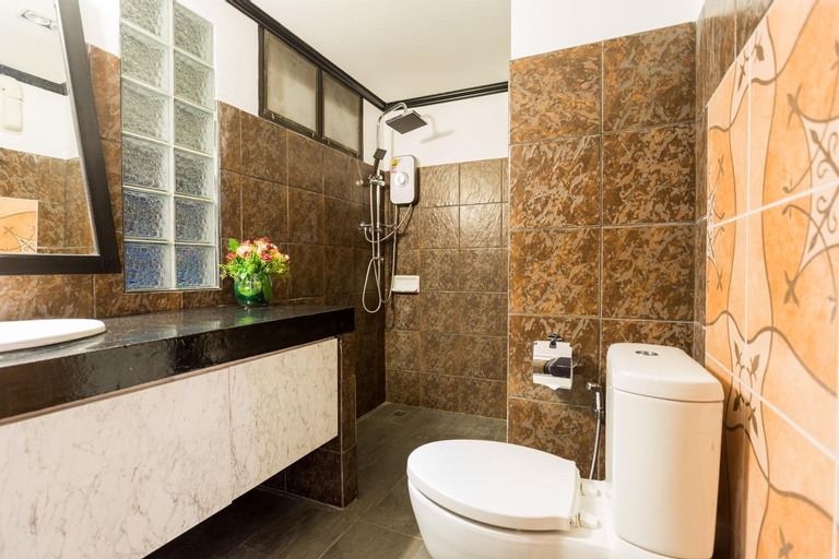 Bathroom 7