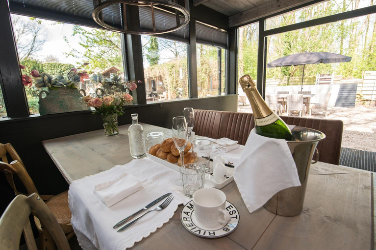 Food & Drinks 4, Herberg De Swaen, Lingewaal