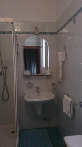 Bathroom 7