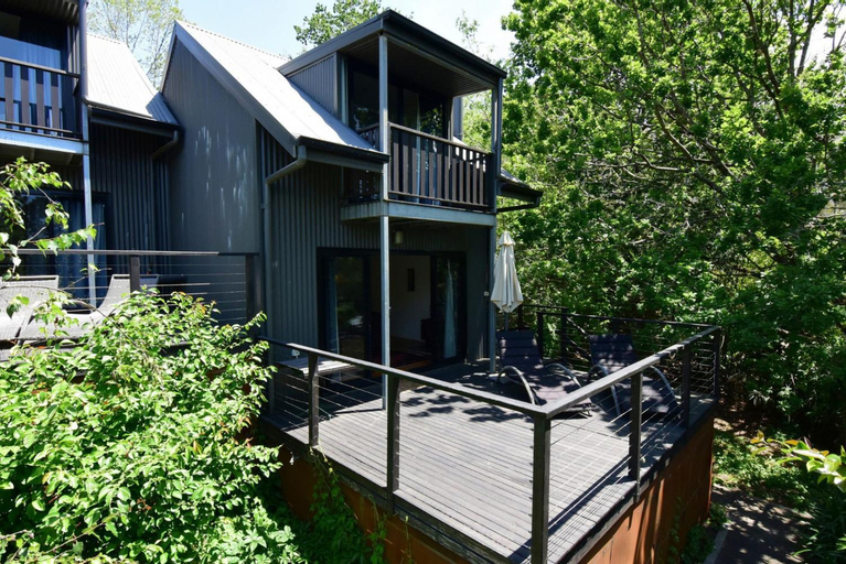 Exterior & Views 1, Cloudsong Chalet 4 Close to the village centre, Shoalhaven - Pt B