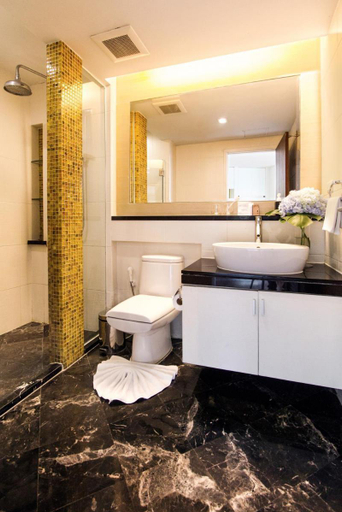 Bathroom 12