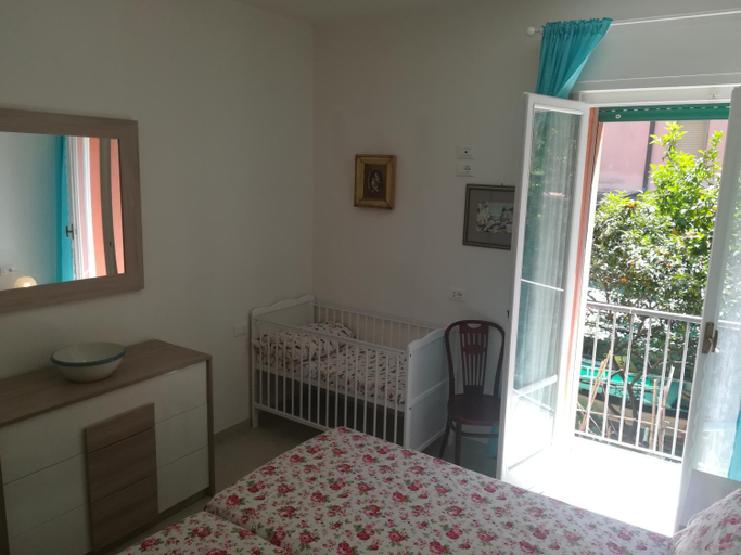 Bedroom 2, Home by the Sea (Rainbow Home), La Spezia