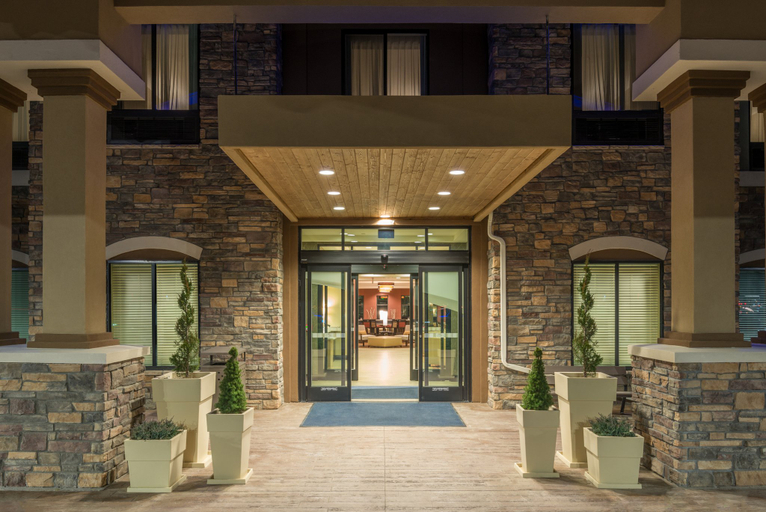 Exterior & Views
