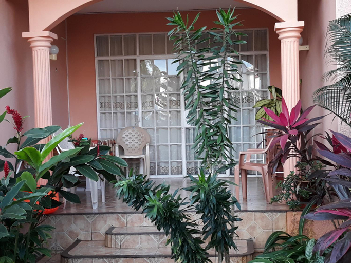 5, Trochetia villa