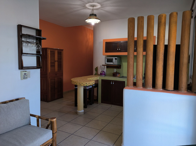 Others 5, Bungalows Teka, José Azueta