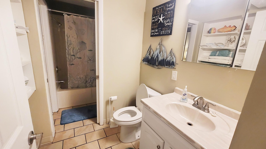 Bathroom 3, The Summit 431, Bay