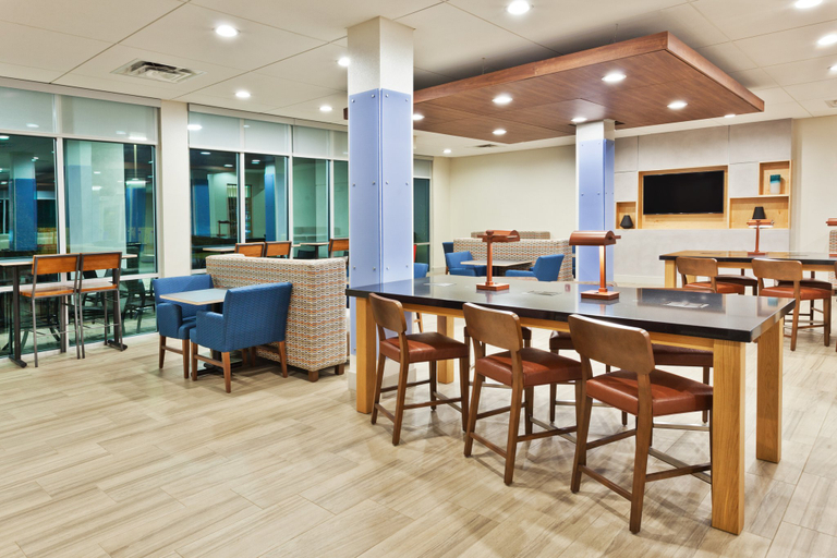 Food & Drinks 5, Holiday Inn Express & Suites CARTERSVILLE by IHG, Bartow