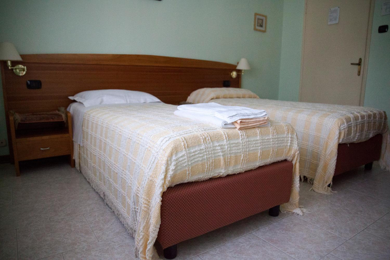 Bedroom 2, Hotel Trieste, Padua