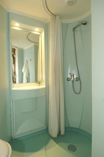 Bathroom 2, Domaine Du Roi Kysmar, Gironde