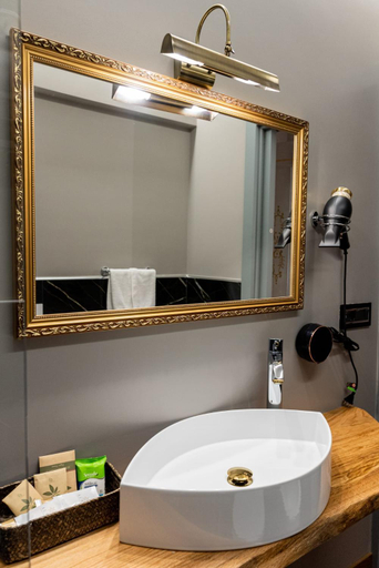 Bathroom 12
