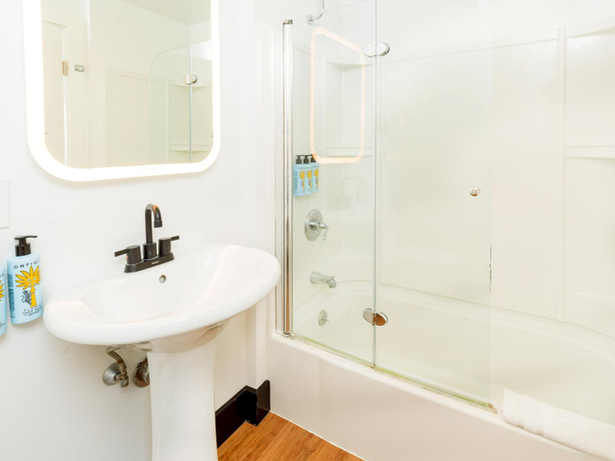 Bathroom 3, Aqua by American Beech - Adults Only, Suffolk