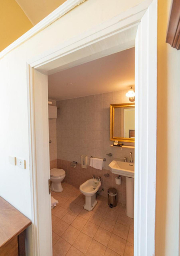 Bathroom 8