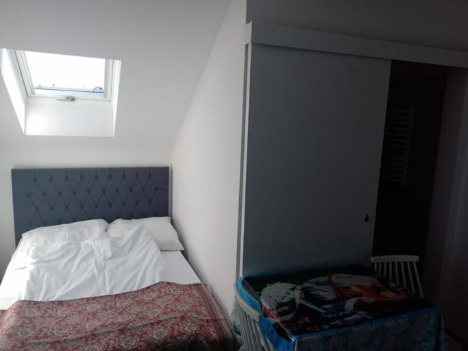 Bedroom 2, Mikadel, Kamień