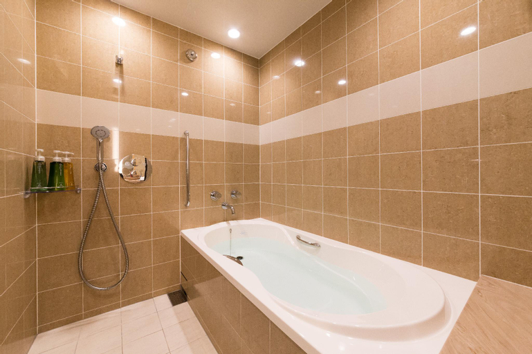 Bathroom 10