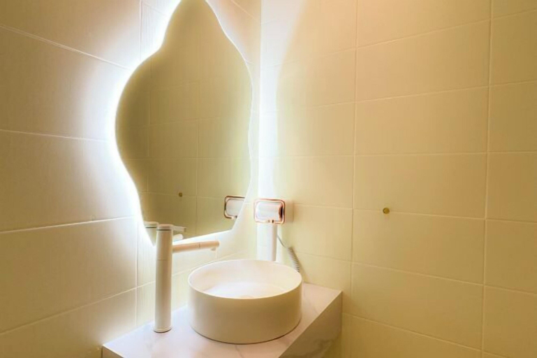 Bathroom 28