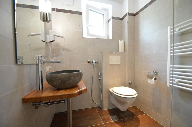 Bathroom 1, Deluxe Studio Kaprun by All in One Apartments, Zell am See