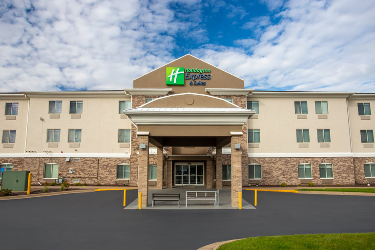 Exterior & Views 2, Holiday Inn Express & Suites CLINTON by IHG, Clinton
