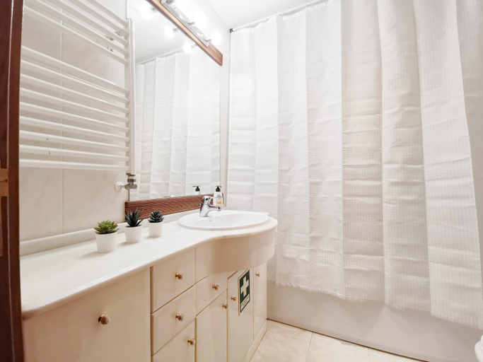 Bathroom 2, Down Town Apartment - EXPO27, Lisbon