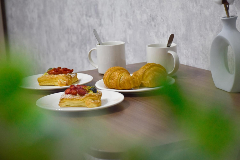 Food & Drinks 2, YourHouse на Си Синхая недалеко от Меги, Almaty