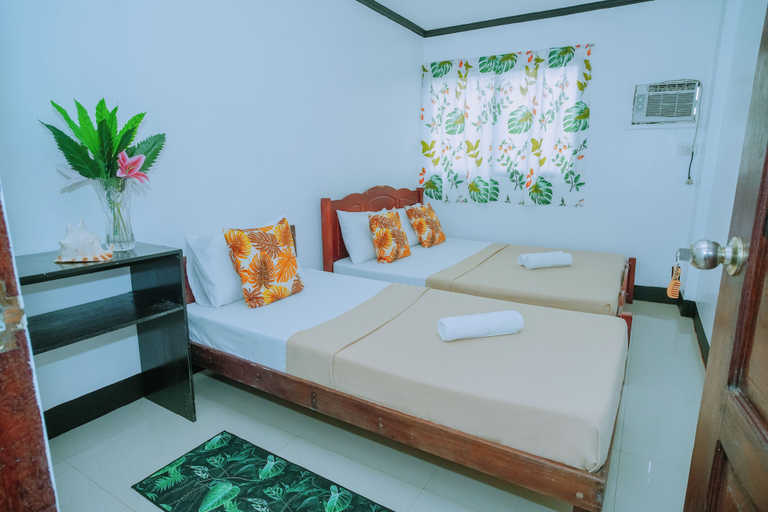 Bedroom 3, Hymn's Tourist Inn, Coron