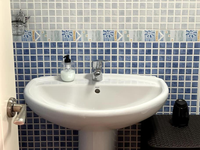 Bathroom, Isleta 5, Almería