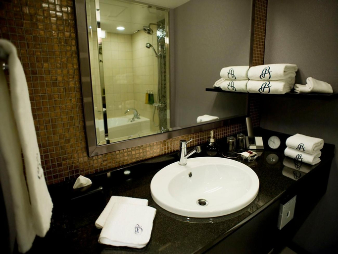 Bathroom 11