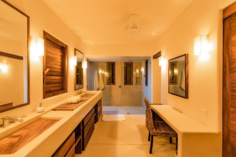 Others 4, 2024 - Villa Serena, Dist. Pochutla