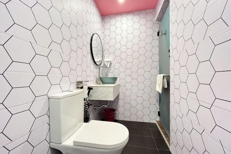 Bathroom 29