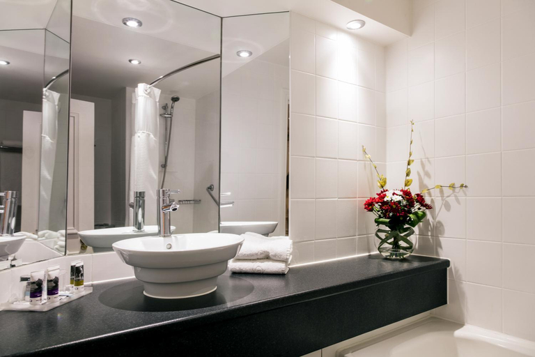 Bathroom 5, Mercure Haydock Hotel, Saint Helens